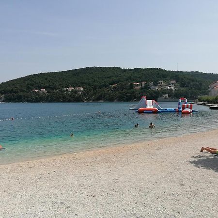 Apartman Ruzica Pucisca Bagian luar foto