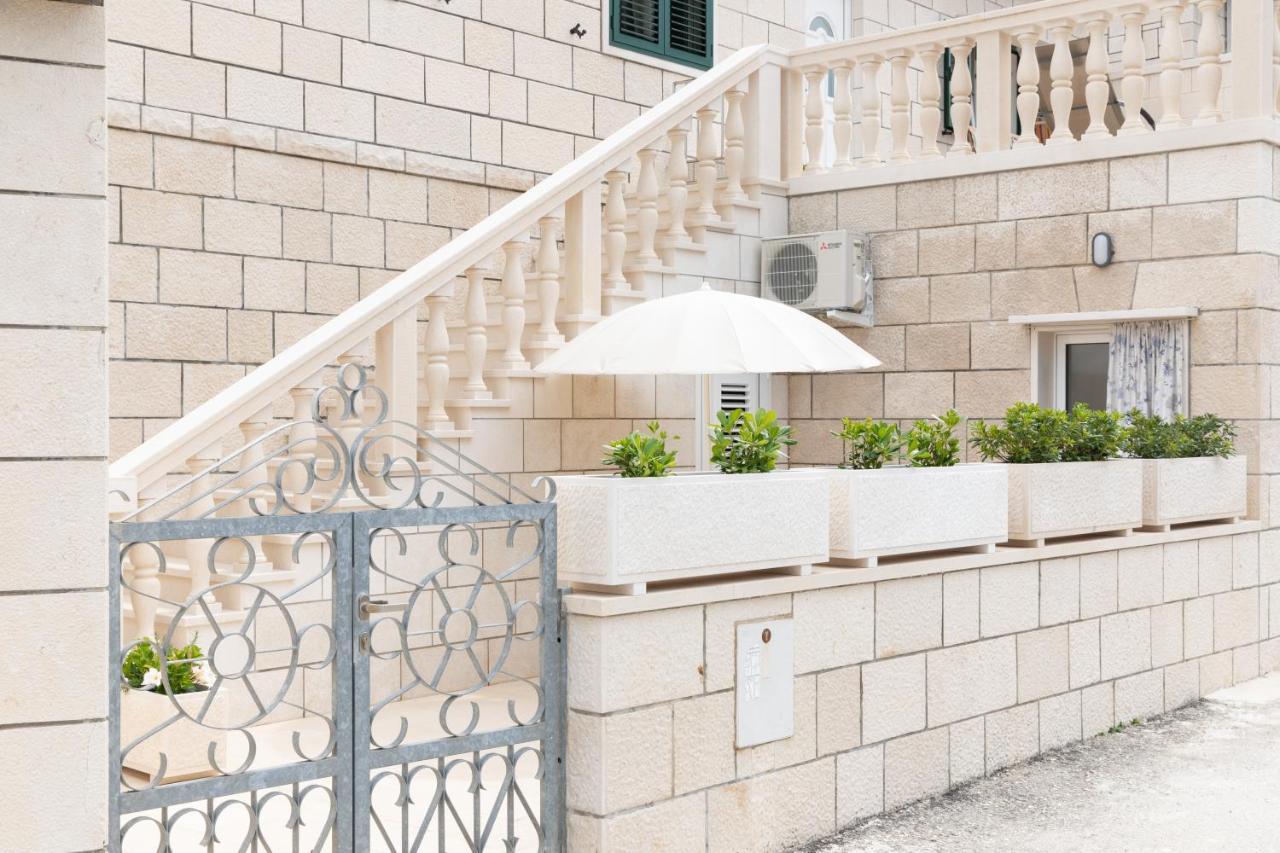 Apartman Ruzica Pucisca Bagian luar foto